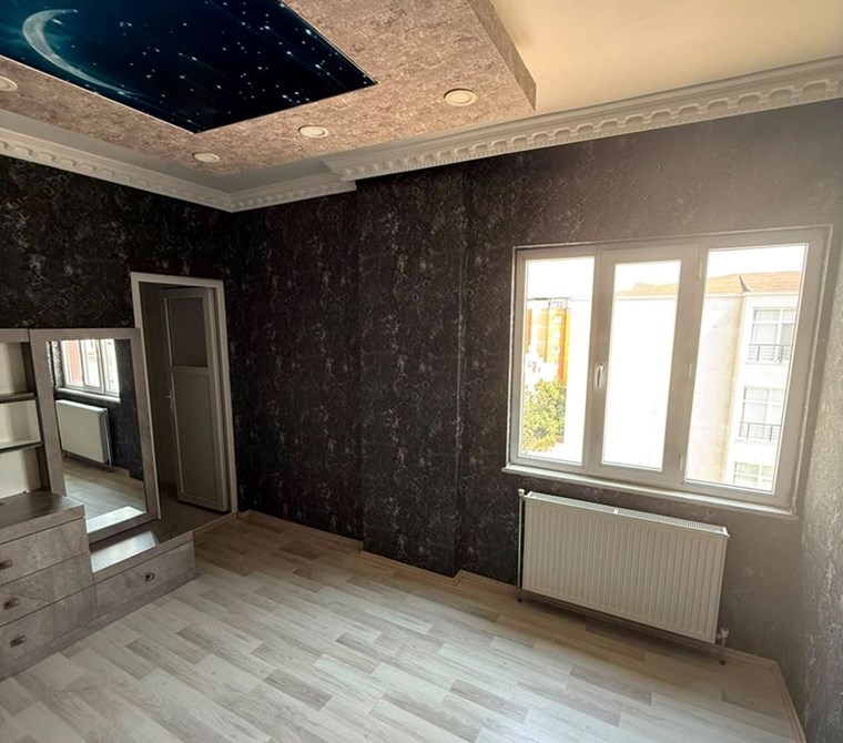 EMLAK 72 DEN; YAŞAM HASTANESİ ARKA SOKAĞINDA,HAMİDİLER CADDESİ ÜZERİNDE SATILIK 3+1 DAİRE