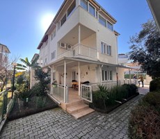 ANTALYA KADRİYE SİTE İÇİNDE SATILIK 5+1 VİLLA