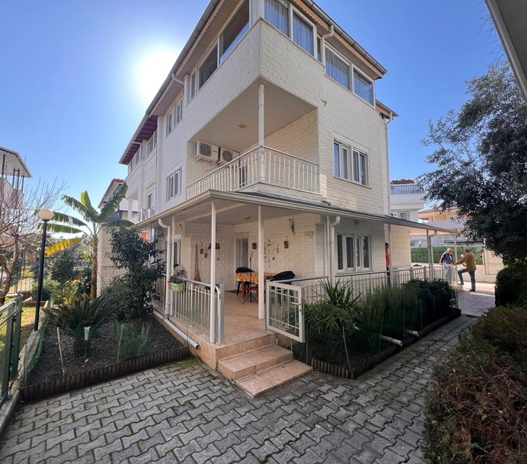 ANTALYA KADRİYE SİTE İÇİNDE SATILIK 5+1 VİLLA