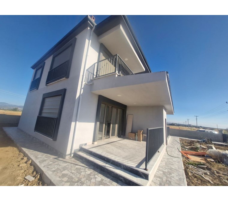 ALTIN EMLAKTAN GÖMEÇ SAHİLDE SATILIK 3+1 VİLLA