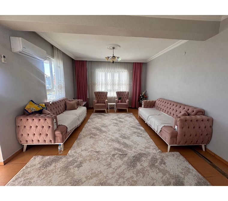 Beşevler'de Satılık 3+1 Daire, 128m², Cadde Üstü