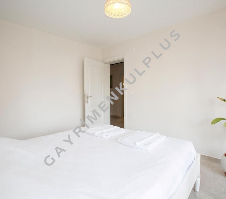 GAYRİMENKULPLUS/URLA İSKELE DE FULL EŞYALI TERASLI KİRALIK 2+1