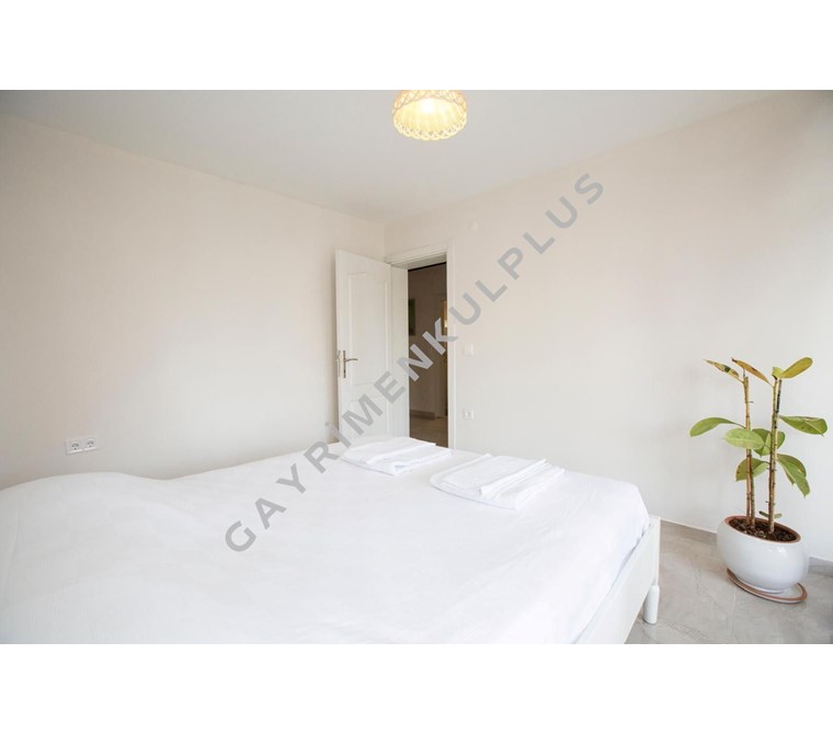 GAYRİMENKULPLUS/URLA İSKELE DE FULL EŞYALI TERASLI KİRALIK 2+1