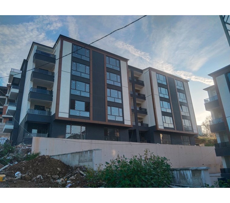 BAŞİSKELE ALTINKENT'TE YAPIMI TAMAMLANMAK ÜZERE HAVUZLU SİTEDE SATILIK 3+1 ÇATI DUBLEX