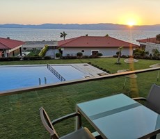  İzmir Çeşme Ayasaranda Denize Sıfır Havuzlu Sitede Satılık Rezidans Daire