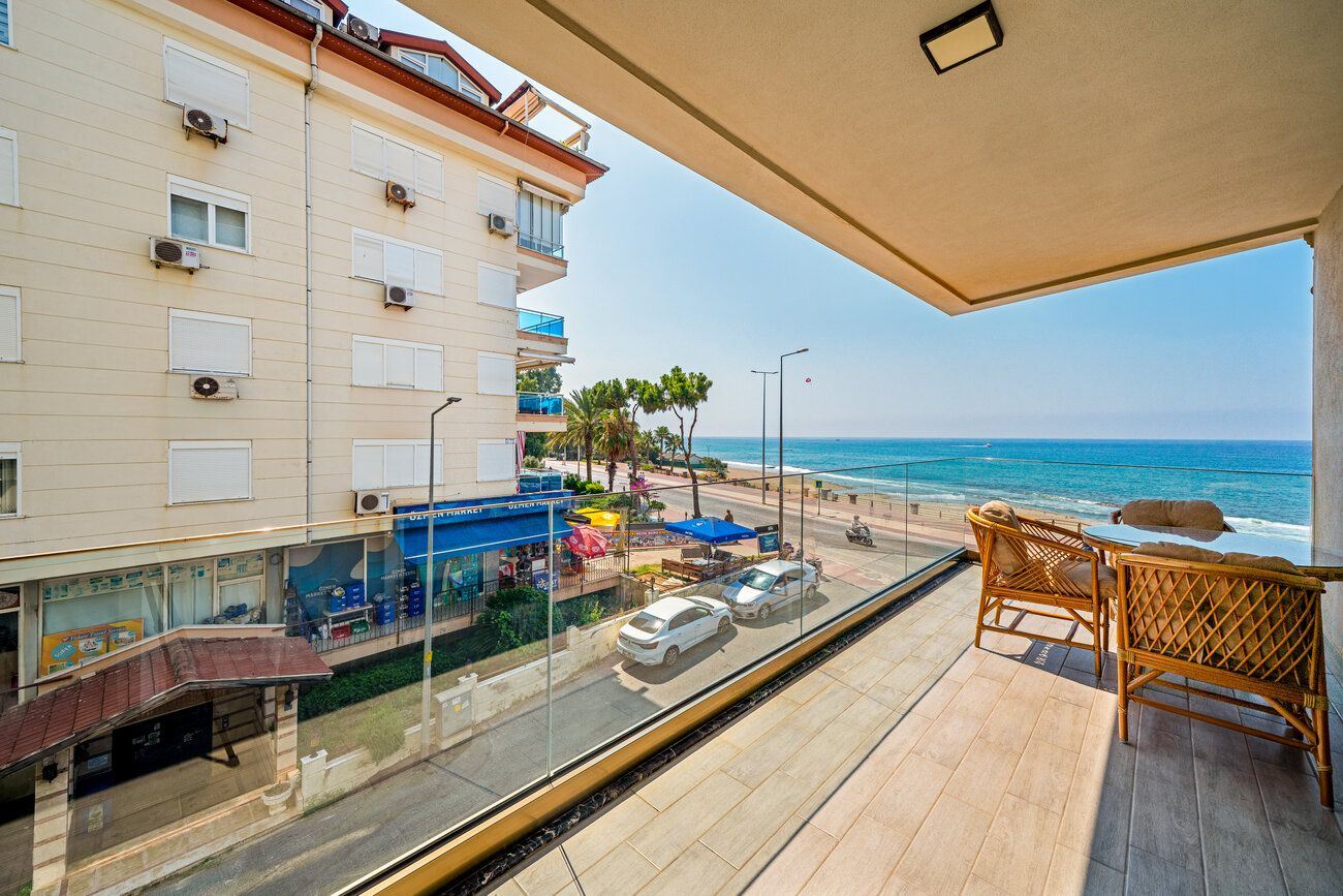 FULLY FURNISHED 3+1 SEAFRONT APARTMENT FOR SALE WITH SEA VIEW IN ALANYA CENTER · 13 · Photos