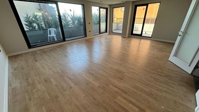 Küçük Çamlıca'da Bahçe Katı 5+1 Kiralık Dubleks