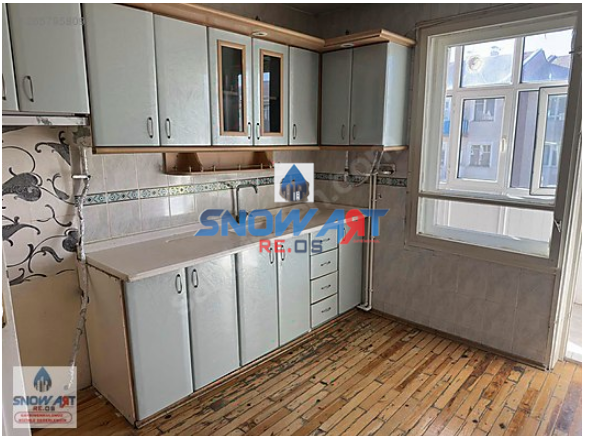 YENİŞEHİR 2. MARKETLERDE ANA CADDE ÜZERİ KİRALIK ARA KAT DAİRE