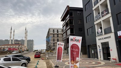TEKİRDAĞ YENİ B.ŞEHİR BELEDİYE YANINDA CADDE ÜZERİNDE KİRALIK OFİS