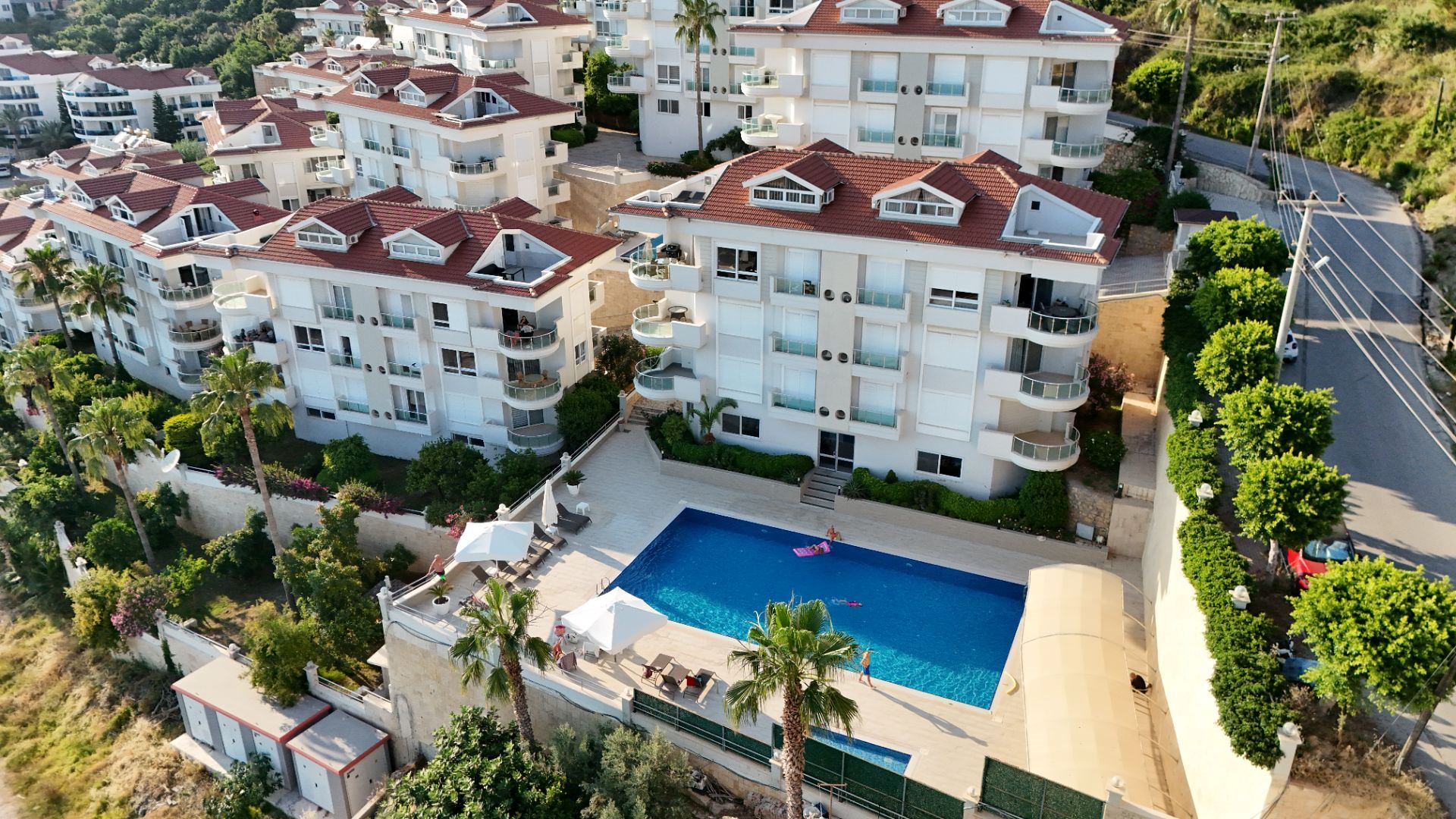 ALANYA KLEOPATRA’DA PANORAMİK DENİZ MANZARALI FULL EŞYALI 3+1 PENTHOUSE