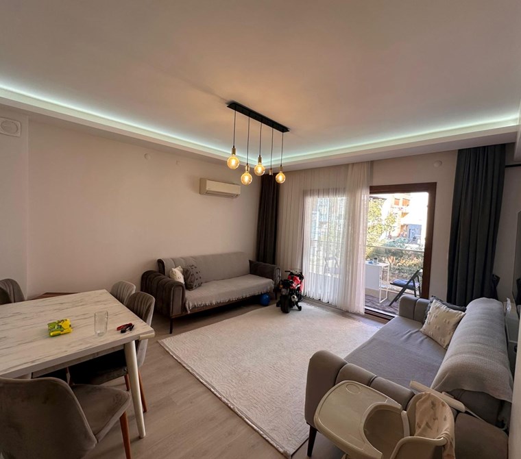 Karşıyaka Latife Hanımda Satılık 2+1 Daire