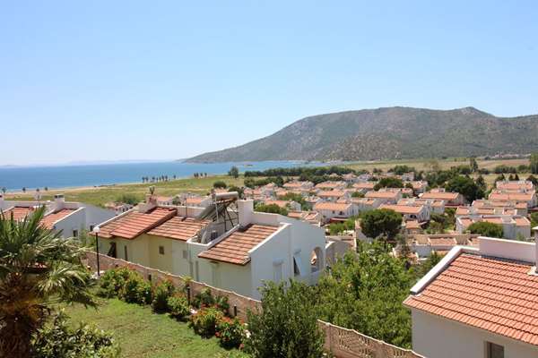 KARAREİS SİTESİN DE DENİZ MANZARALI YAZLIK