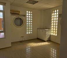  LEFKOŞA YENİKENT BÖLGESİNDE TİCARİ İZİNLİ KİRALIK 1000 M2 TOPLAMDA 7 ODALI OFİS AYLIK £1.200 DEN