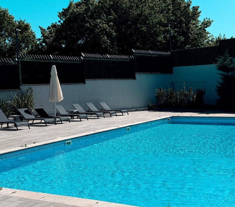 FEMA GARDEN SİTESİNDE FULL EŞYALI 3+1 ÇATI DUBLEKS
