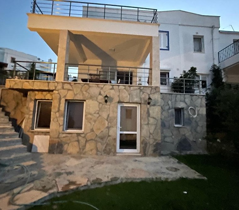 Gündoğan da bahçeli-deniz manzaralı villa