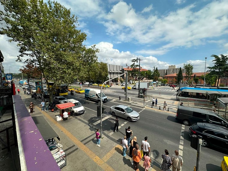 İŞ YERİNE UYGUN MİLLET CADDESİ'NDE YATIRIMLIK SATILIK DAİRE