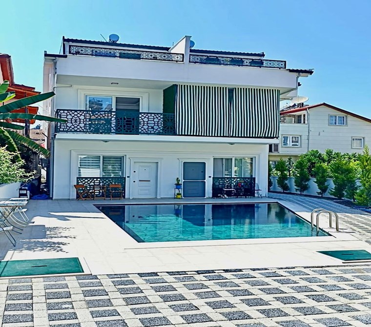 Foça’da Ortak Havuzlu 3+1 Dubleks – Butik Site İçinde – Eşyasız