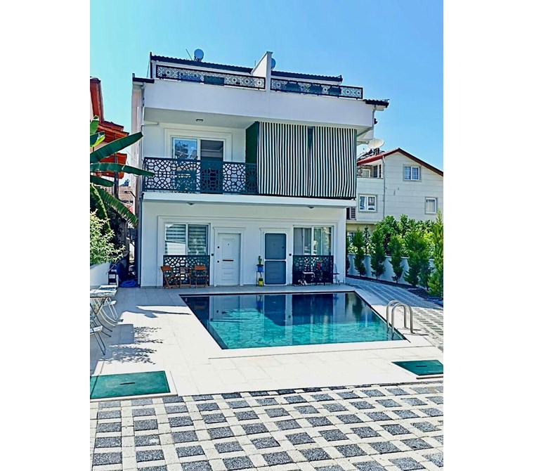 Foça’da Ortak Havuzlu 3+1 Dubleks – Butik Site İçinde – Eşyasız