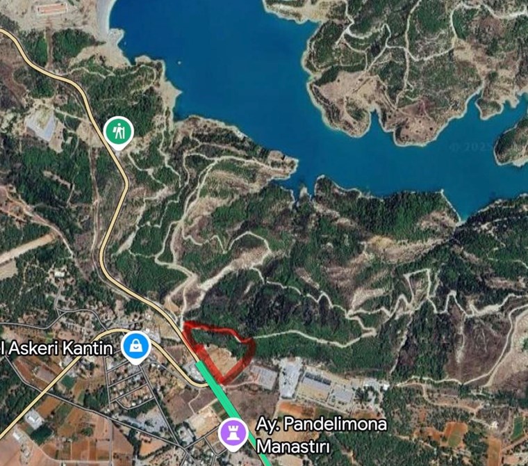 KIBRIS CAMLIBELDE ANAYOLA CEPHELİ 17500 M2 13 DONUM ARSA