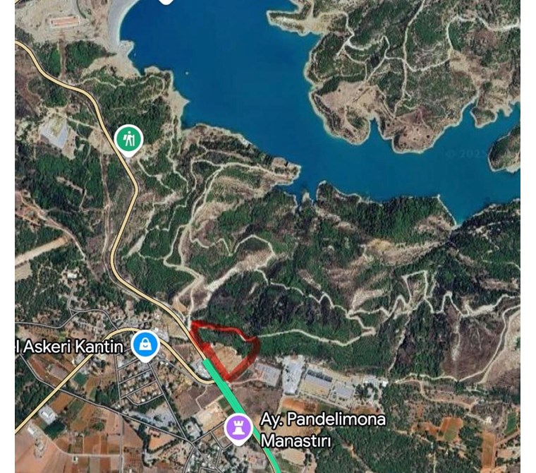 KIBRIS CAMLIBELDE ANAYOLA CEPHELİ 17500 M2 13 DONUM ARSA