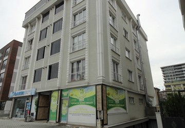 BEYLİKDÜZÜ KAVAKLI DA MARİNAYA YAKIN KİRALIK 100 M2 DEPO DÜKKAN