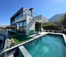 Bellapais’ın en prestijli bölgesinde... Türk tapulu triplex asansörlü satılık villalar…