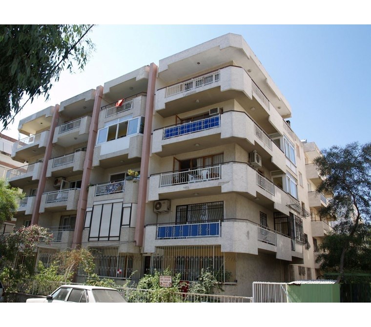 Karşıyaka Bahriye Üçok Mah. Üç Cepheli 155 m2 Satılık Daire