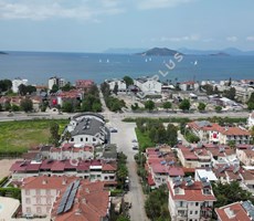 GAYRİMENKULPLUS / FETHİYE FOÇA MH. ÇALIŞ PLAJINA 250m TRİPLEX EŞYALI VİLLA