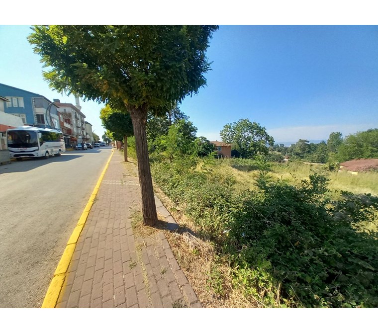 KARTEPE'DE MERKEZİ VE YOLA CEPHELİ TİCARİ+KONUT İMARLI ARSA