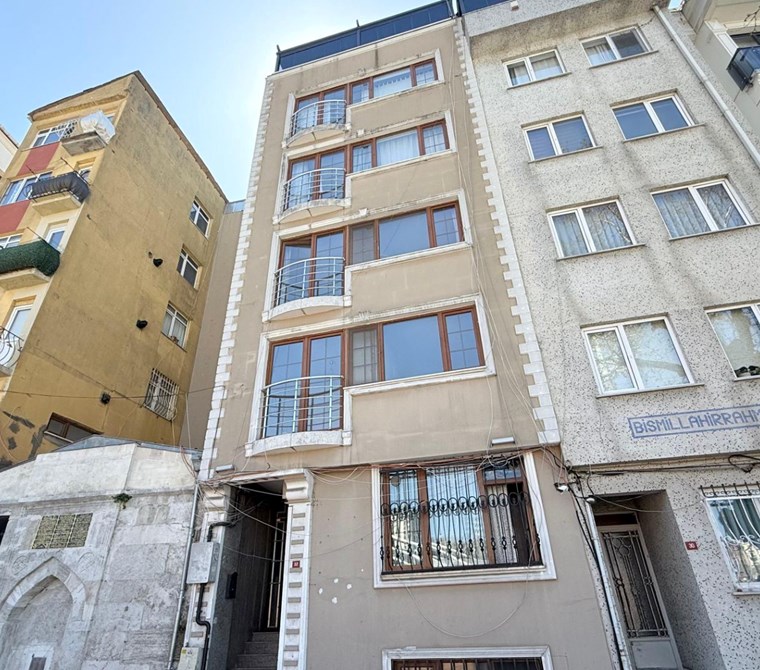 Beyoğlu Çatma Mescid de Beş Katlı Satılık Komple Bina