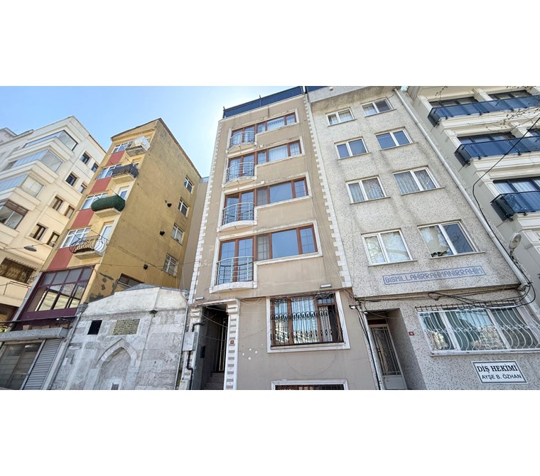 Beyoğlu Çatma Mescid de Beş Katlı Satılık Komple Bina
