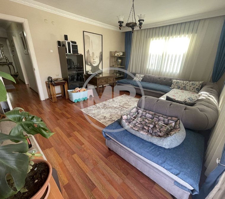 DİDİM YENİMAHALLE ÇARŞI İÇİNDE AYRI MUTFAK GENİŞ 2+1 KÖŞE DAİRE