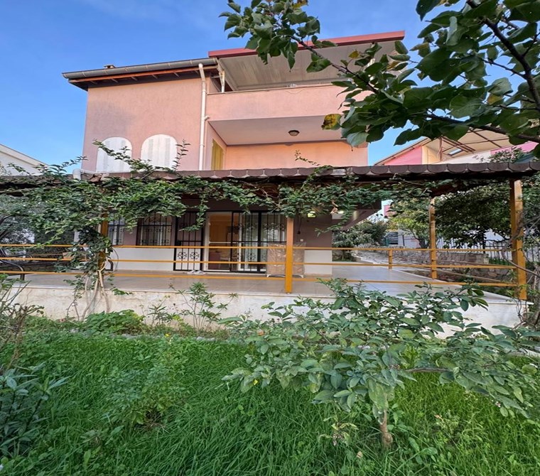 Realty World Efes'ten Soğucak'ta Satilik Mustakil 4+1 Yazlik