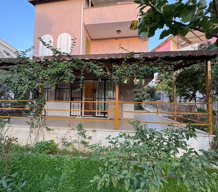 Realty World Efes'ten Soğucak'ta Satilik Mustakil 4+1 Yazlik