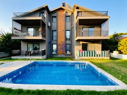Flat for sale in Fethiye Karagedik 4+1 165m² with pool and garden