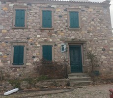ALTIN EMLAKTAN AYVALIK CUNDA ADASINDA SATILIK 3+1 TAŞ EV