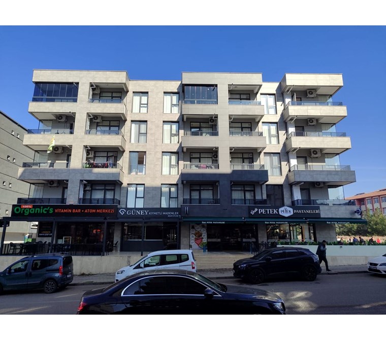 EMLAK 72'DEN TILMERÇTE CADDE ÜZERİ LÜKS EŞYALI 1+1 KİRALIK DAİRE