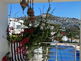 Yalıkavak Gerişaltı Deniz Manzaralı Plajlı Sitede Satılık Daire