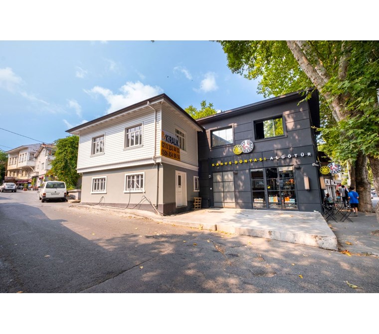 YENİKÖY'DE CADDE ÜZERİ BAHÇELİ KİRALIK OFİS