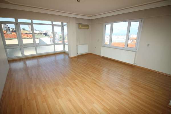 ESENYALIDA HIFZISSIHHA PAZAR YERİ YANI ARAKAT 3+1 KİRALIK