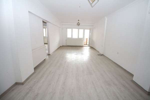 Faruk Akarkarasu Caddesi Üzeri Bakımlı Asansörlü Doğalgazlı