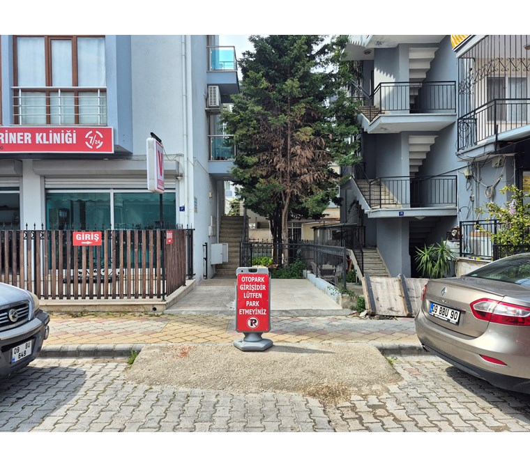 Kuşadası Cumhuriyet'te Merkezi Konumda Kiralık 100 m² Ticari Depo Fırsatı