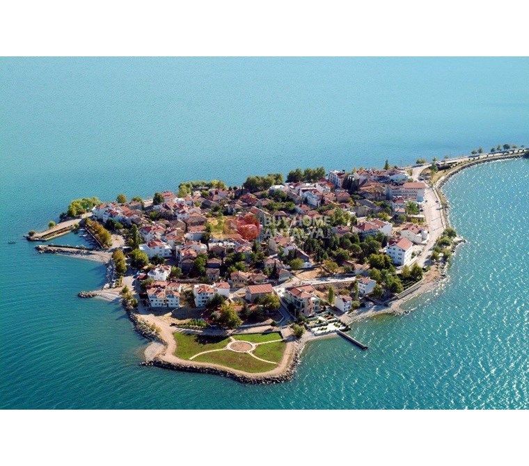 For Sale 3 Bedroom 1 Living Room Apartment with Lake View in Eğirdir, Isparta