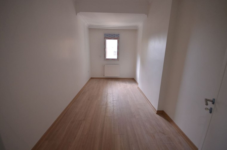 Kızıltoprak Bağdat Caddesi Yakın 5 Yıllık Binada Satılık