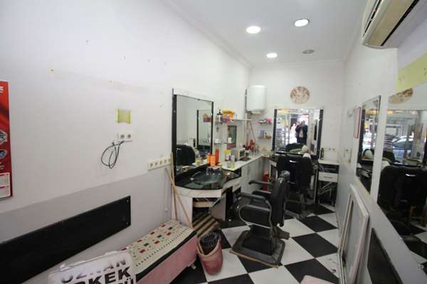 polat caddesi üzerinde kiralık dükkan