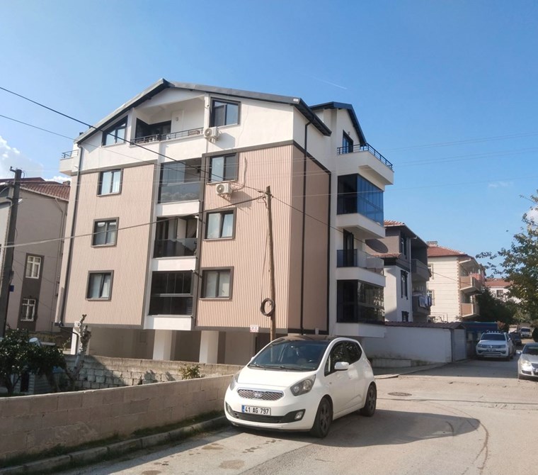 Gölcük Piyalepaşa Merkezi Konumda 2+1 120 m² Kiralık Klimalı Çatı Dublex