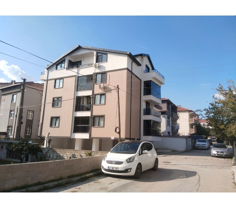 Gölcük Piyalepaşa Merkezi Konumda 2+1 120 m² Kiralık Klimalı Çatı Dublex