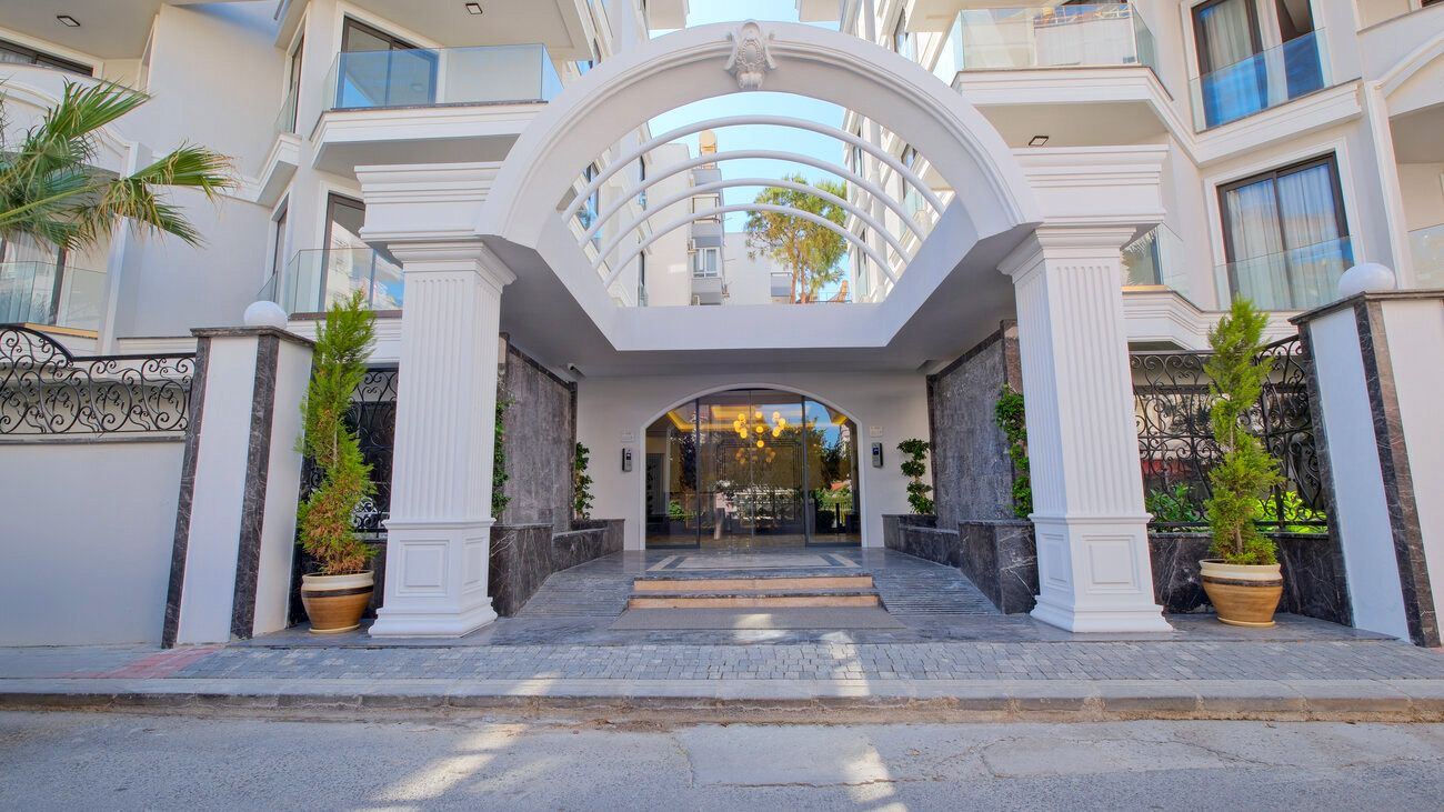 FULLY FURNISHED 3+1 SEAFRONT APARTMENT FOR SALE WITH SEA VIEW IN ALANYA CENTER · 33 · Photos