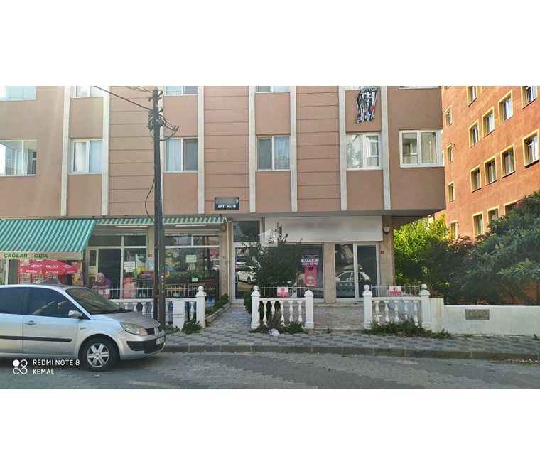İçerenköy de Satılık Depolu Dükkan