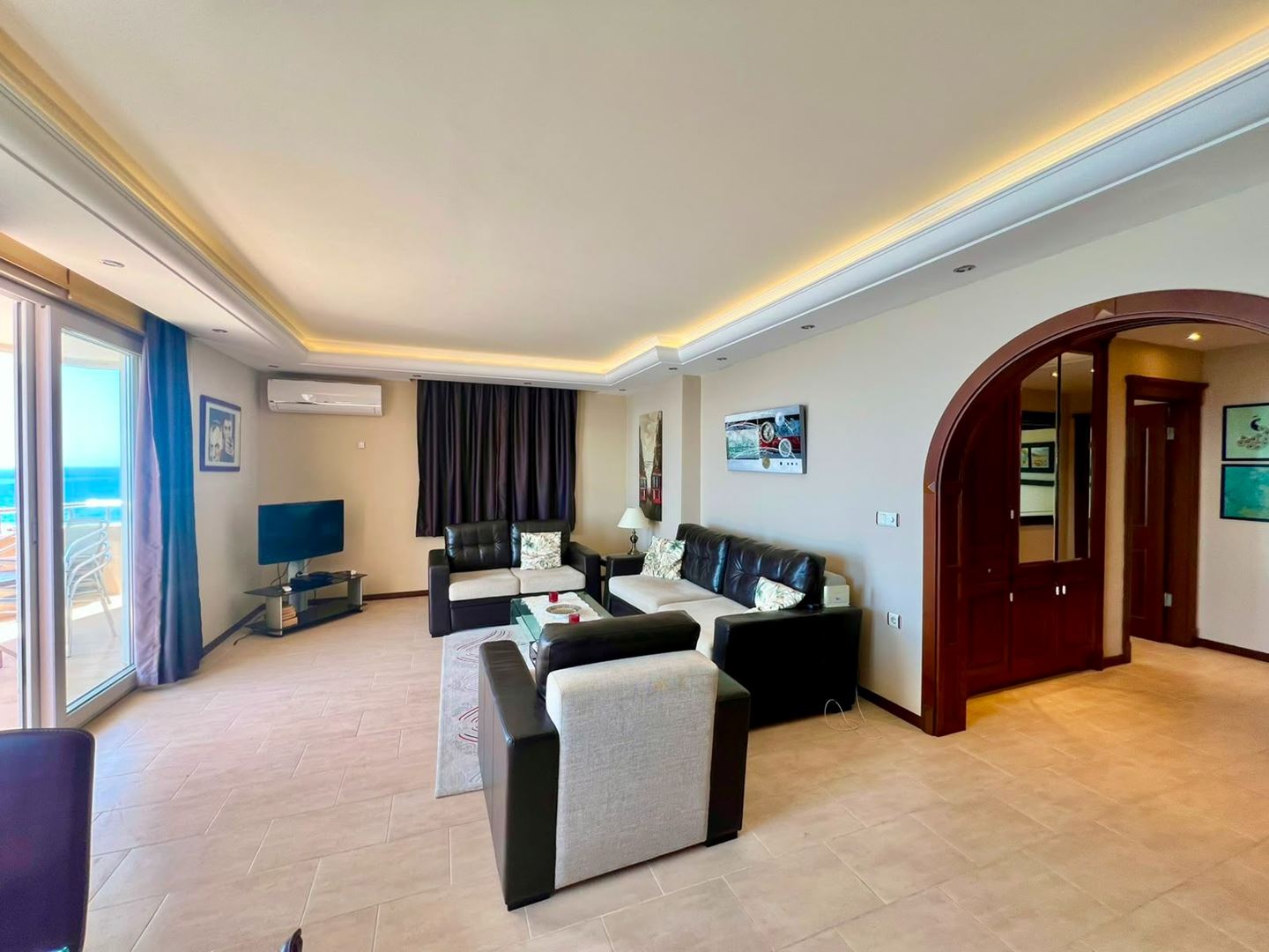 MÖBLIERTE 2+1 WOHNUNG MIT PANORAMA-MEERBLICK IN ALANYA MAHMUTLAR